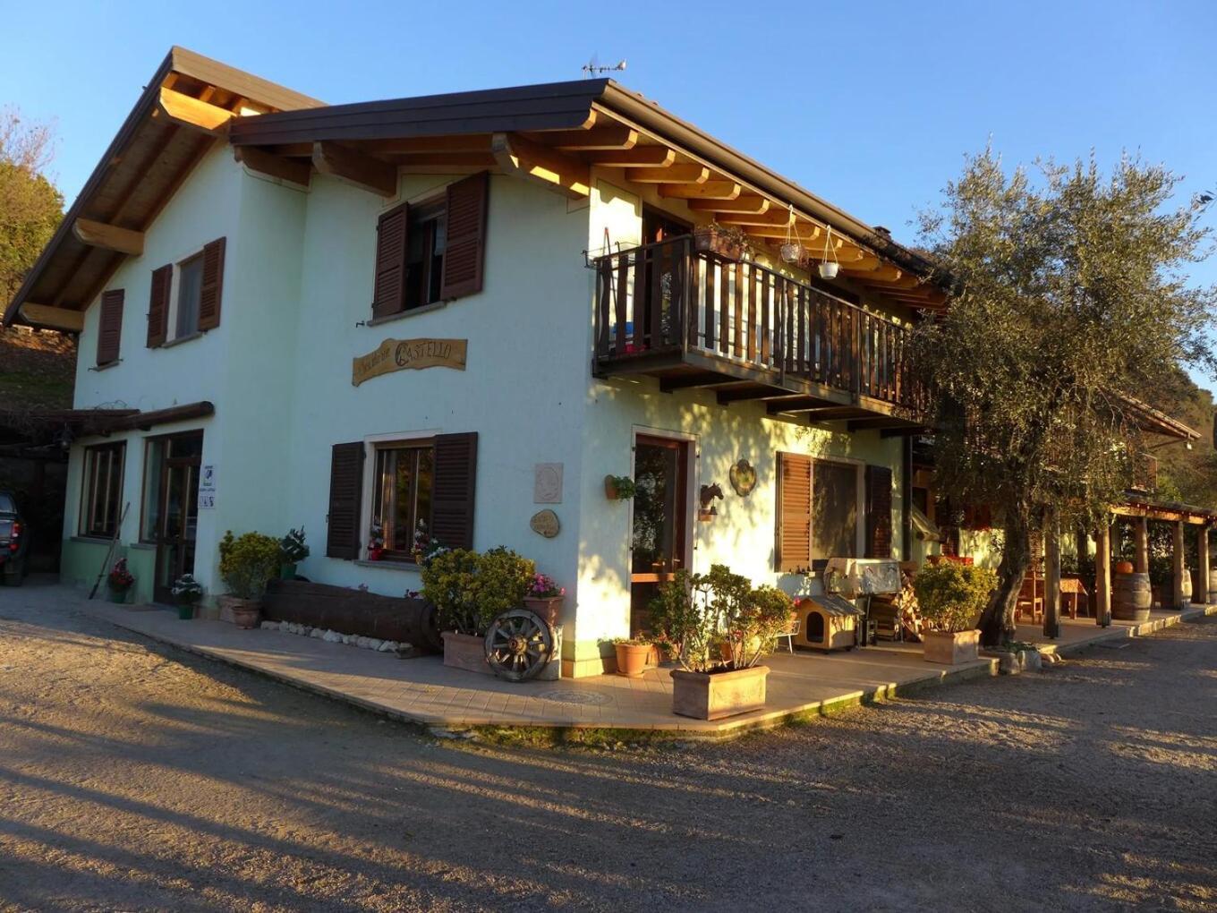 Scuderia Castello Farm stay *
